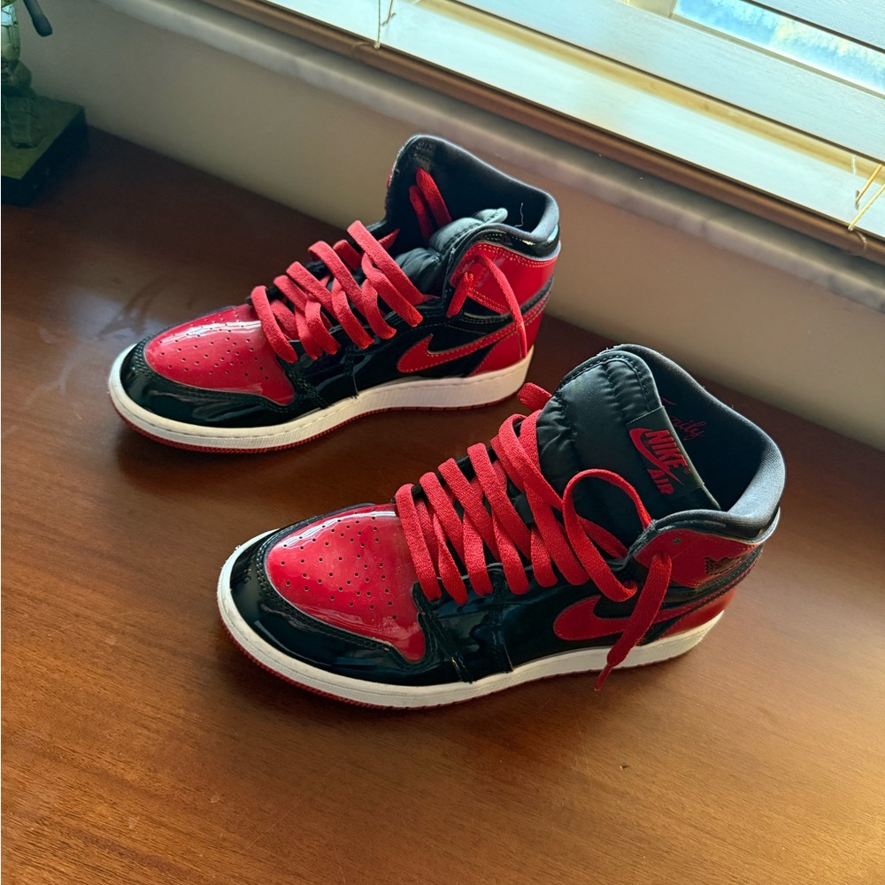 Air Jordan patent bred